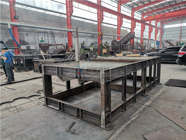 <a href='http://qlnddj.cn/psxl/4.html' target='_blank'><span>廢鋼破碎機</span></a>設備客戶現(xiàn)場考察
