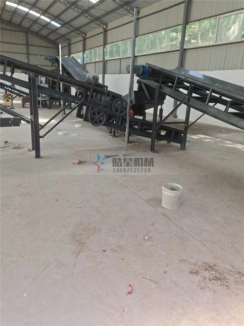 金屬破碎機行業(yè)的發(fā)展還需要不斷深化技術(shù)推廣設(shè)備應(yīng)用
