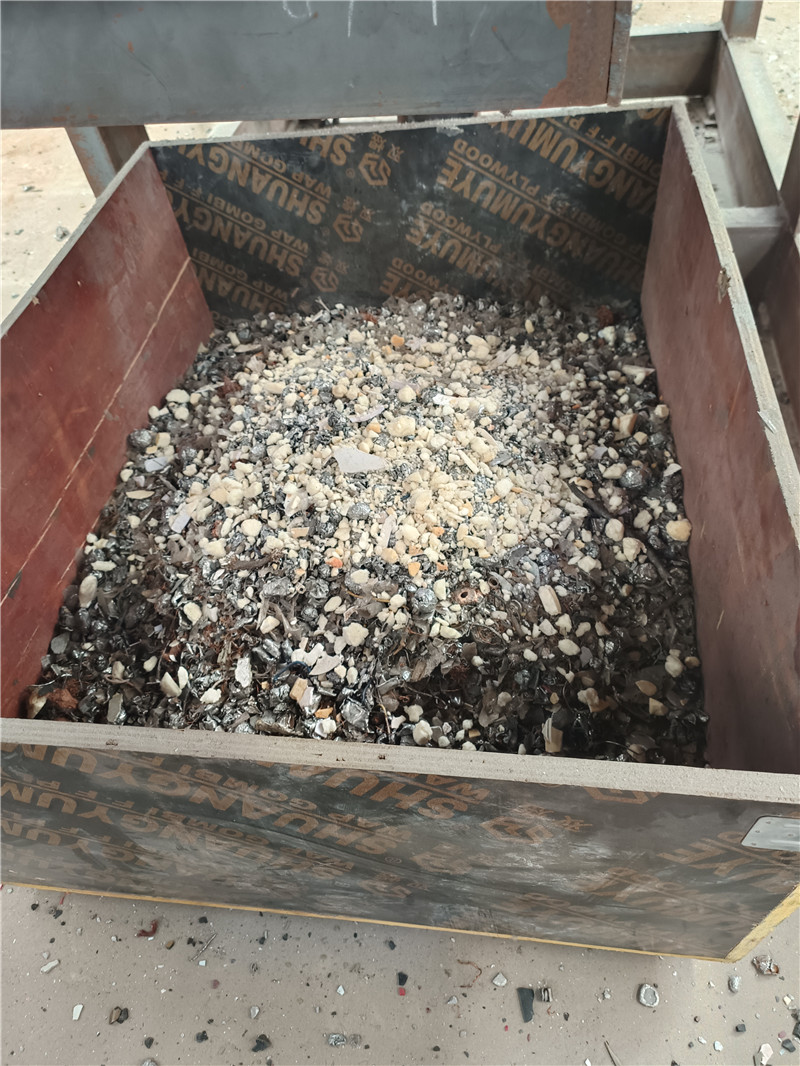 客戶廢舊小家電通過<a href='http://qlnddj.cn/psxl/1279.html' target='_blank'><span>廢鋁破碎</span></a>機(jī)破碎分選效果